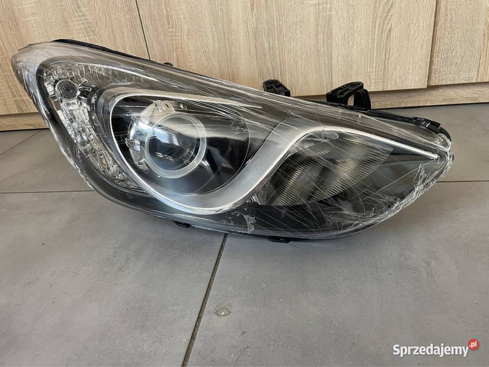 Hyundai i30 II 2012 reflektor prawy przód bez Kozubszczyzna