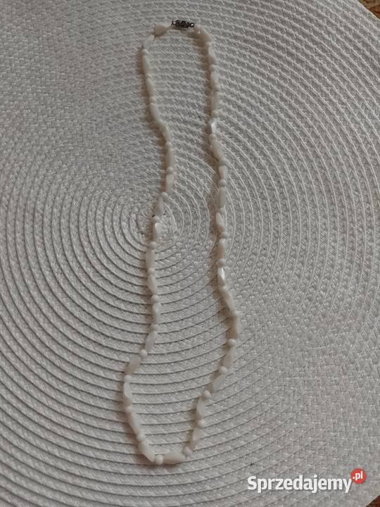 Białe korale Naszyjnik wisiorek Top Vintage Dla kobiet sprzedam