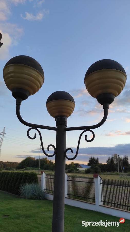 Wysoka metalowa trójramienna lampa Biała Podlaska