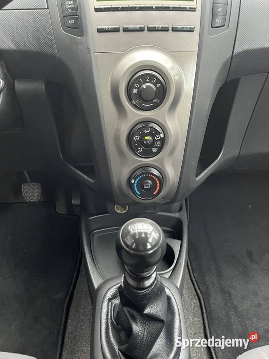 Toyota Yaris 13 benzyna 6 biegów Bezwypadkowy system Start-Stop