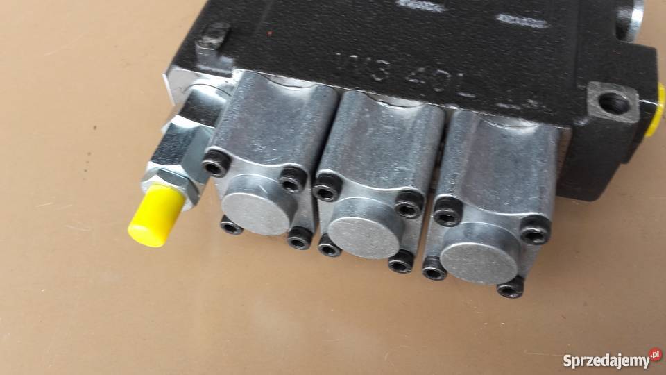 Rozdzielacz hydrauliczny 3sekcyjny 40L sterowany Pozostałe Radom