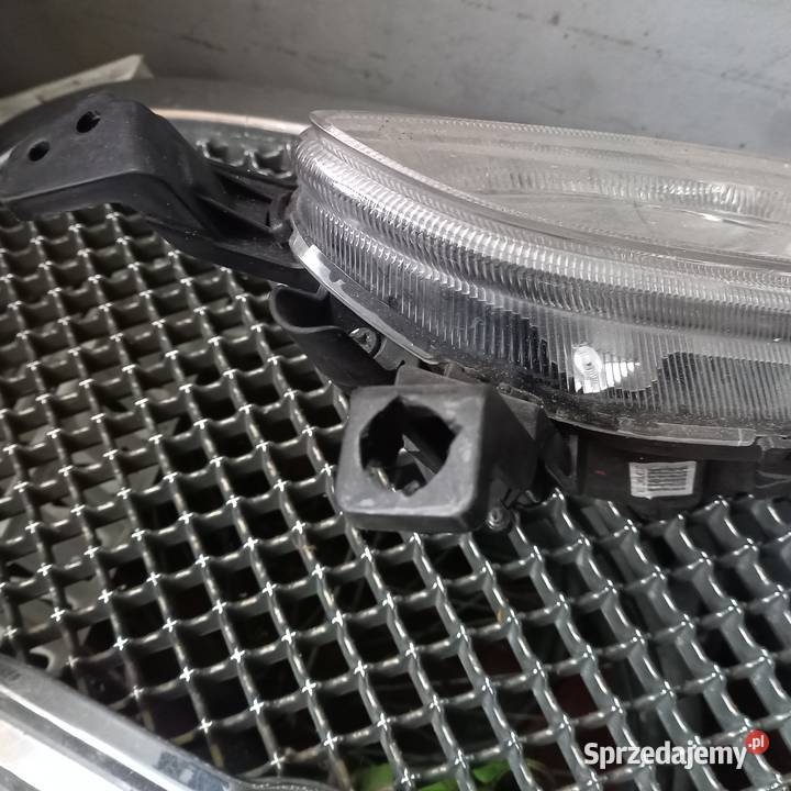 Hyundai Tucson 15 lewy halogen Stare Babice