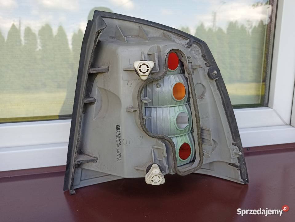 Opel Astra G II hatchback lampa tył tylna lewa Sieradz