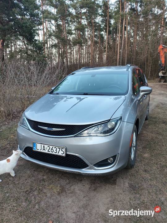 Chrysler Pacifica 2018 r 8 osob