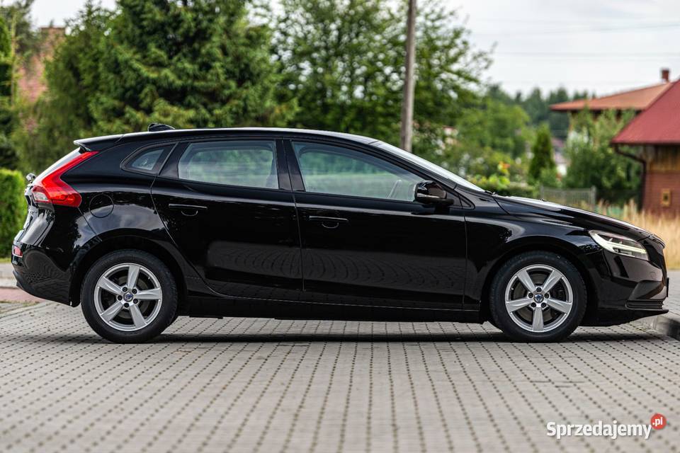 VOLVO V40 Rok produkcji 2016 podkarpackie Zalesie sprzedam