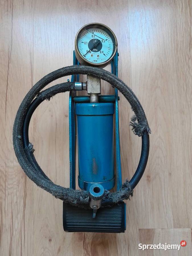 Pompka nożna z czasów PRL Polkowice