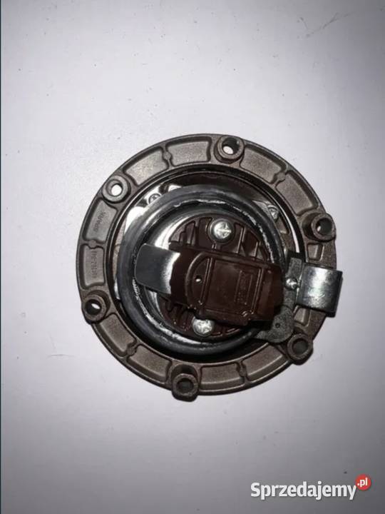 Wlew paliwa Husqvarna Svartpilen 125 wielkopolskie