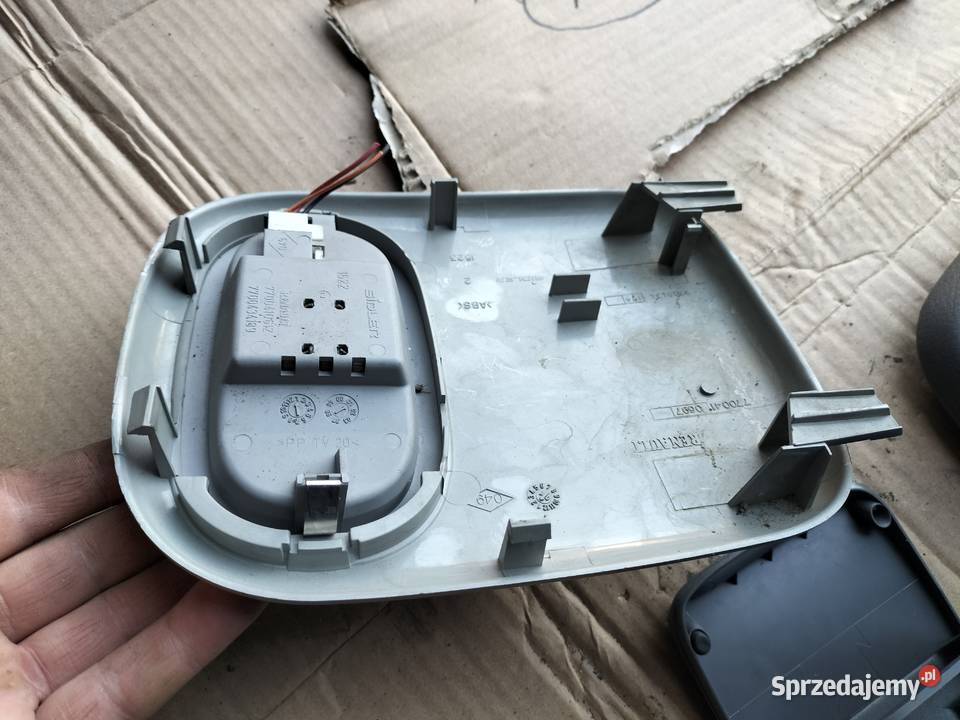 RENAULT CLIO 2 LAMPKA OŚWIETLENIA WNĘTRZA KABINY osobowe lubelskie Kamień-Kolonia
