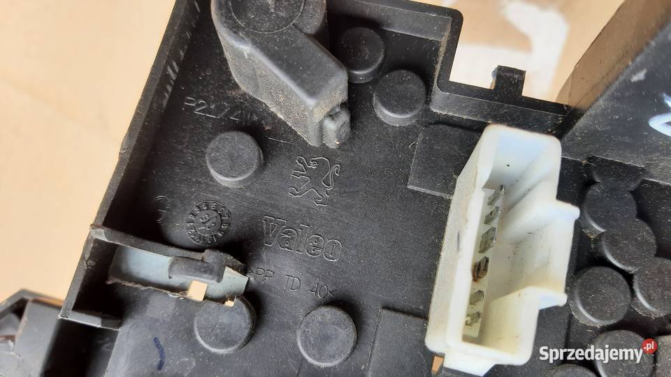 wkład lampy PEUGEOT 407 sedan lewy tył gniazdo lewe dolnośląskie