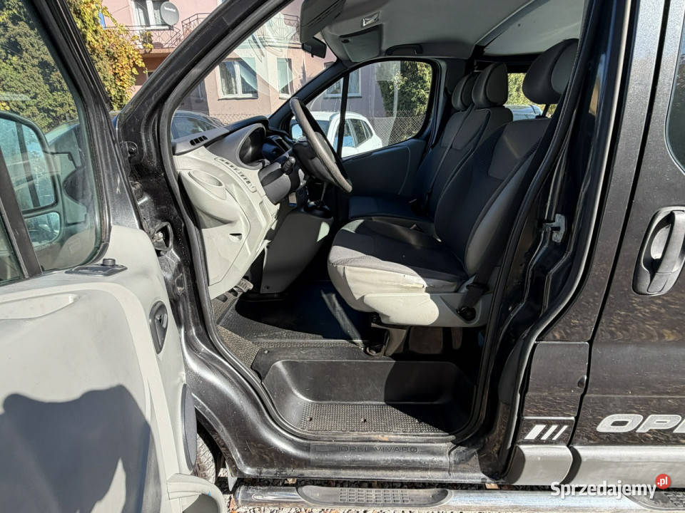 Opel Vivaro 20 115 osobowy klima Długi long I isofix Łodygowice