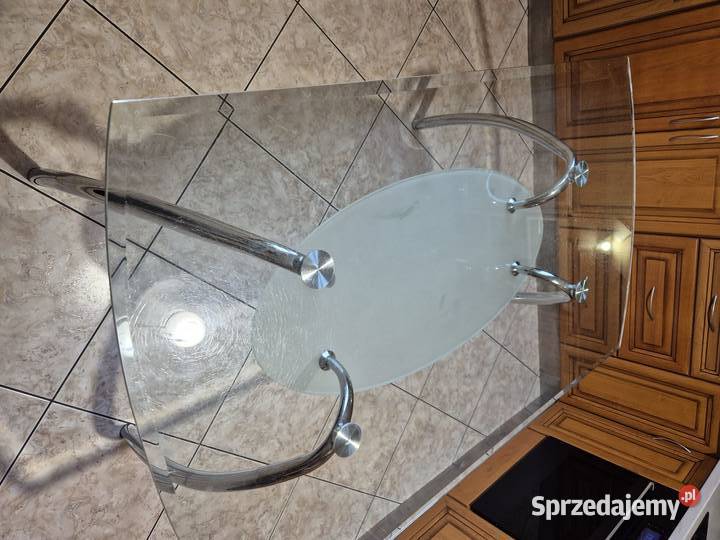 Stół szklany z czterema krzeslami
