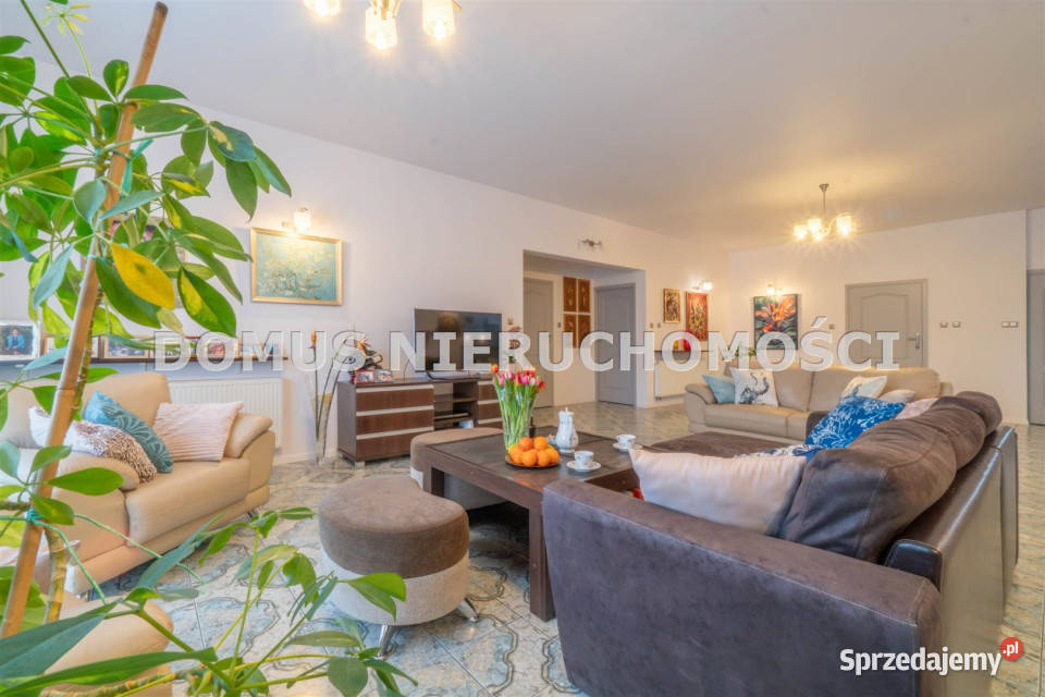 Dom wolnostojący Brzeziny 1641m2