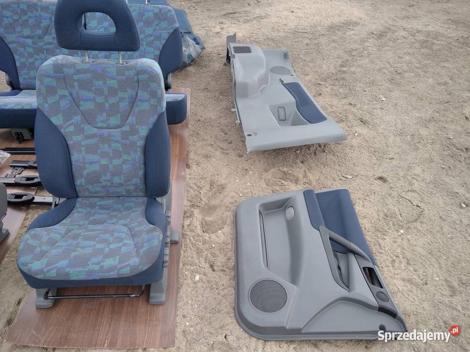 Wnętrze fotele kanapa boczki Mitsubishi Space osobowe Krośniewice