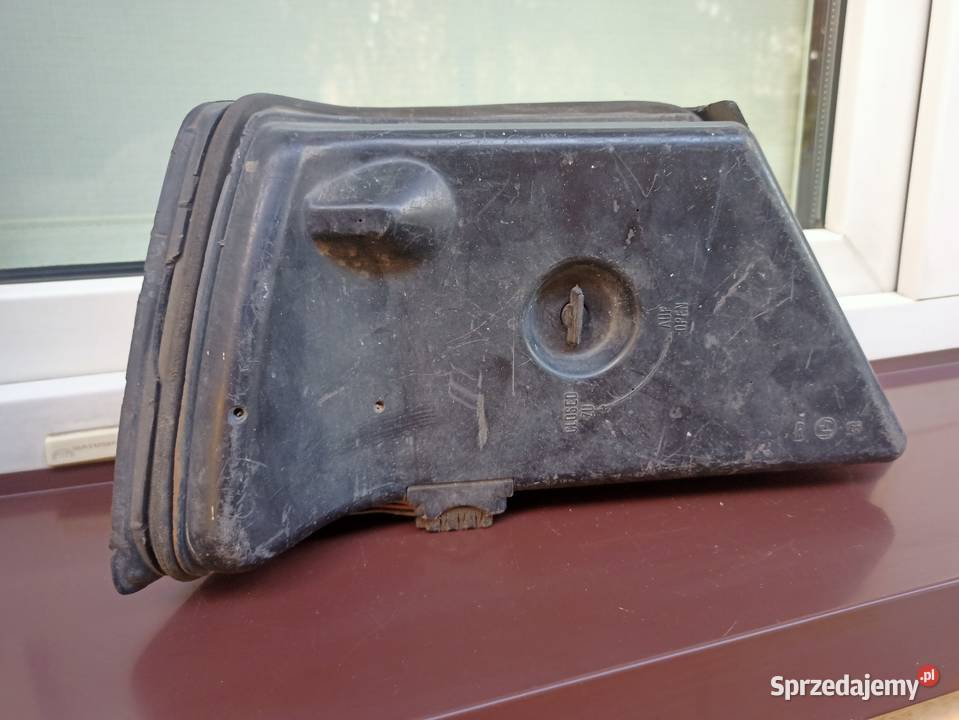 Mercedes W124 sedan lampa tył tylna prawa wkład