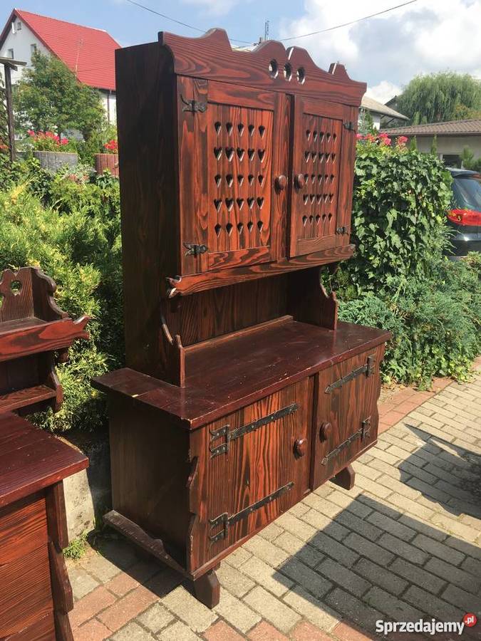 meble z drwena komoda kredens stół krzesła ława