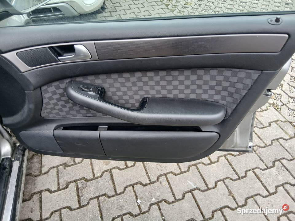 Boczek drzwi Audi A6 C5 kratka prawy przód Szczerbice