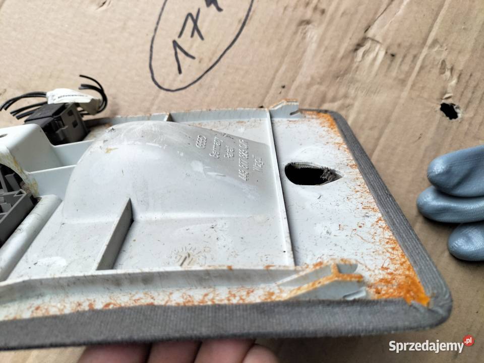 AUDI 80B4 443877829 LAMPKA WNĘTRZA OŚWIETLENIE osobowe
