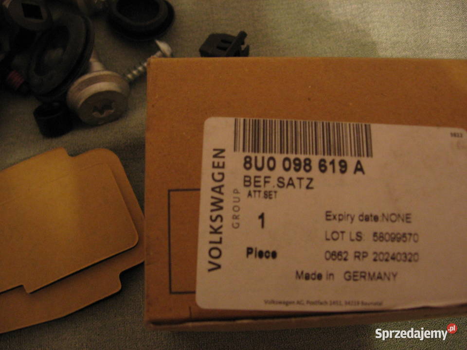 8U0098619A AUDI Q3 Zestaw mocujący drzwi przód sprzedam