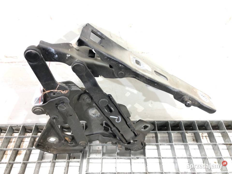 ZAWIAS MASKI PRAWY PRZÓD AUDI A8 D5