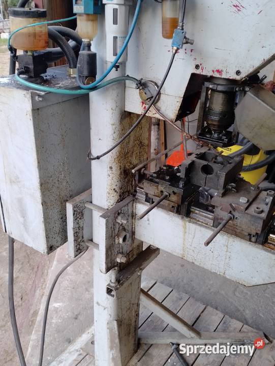 Wiertarka słupowa Tdrill do wiercenia szyjek w Płachty