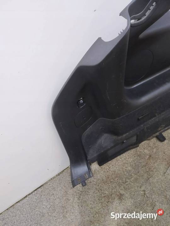 TAPICERKA BOCZEK BAGAŻNIKA LEWY TYŁ 857323J300