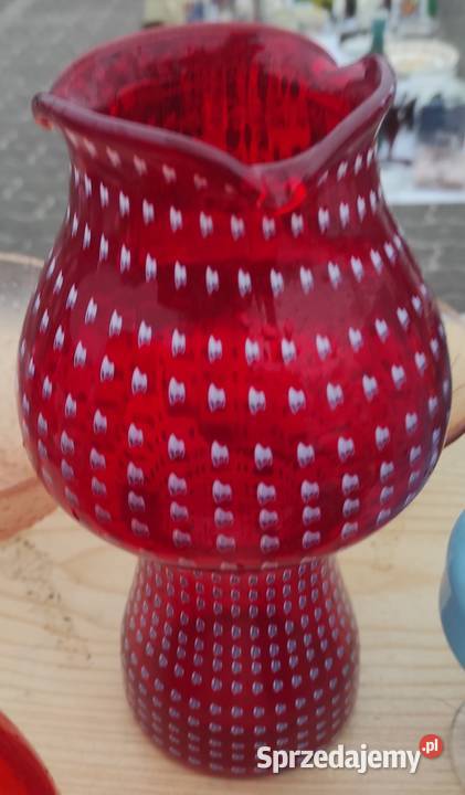 Unikatowy wazon w kolorze mocnej czerwieni z Pabianice sprzedam