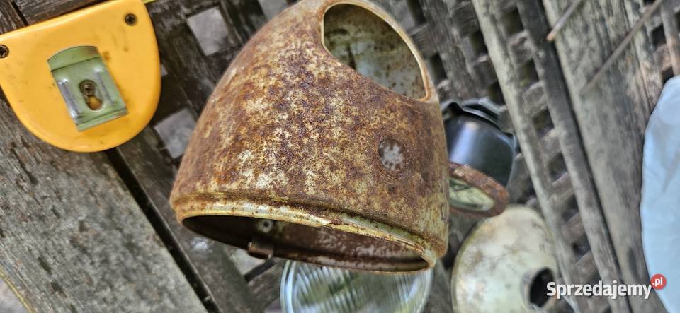 Zdrowa oryginałObudowa lampy przedniej Simson Barlinek