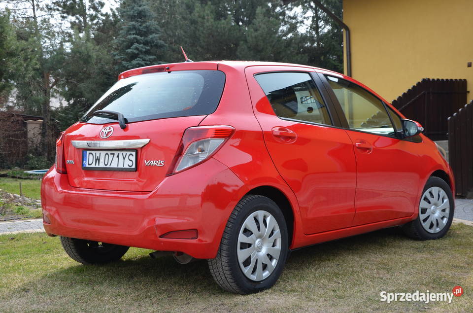 Ładna Toyota Yaris 10 Gaz 2 kpl kół manualna sprzedam