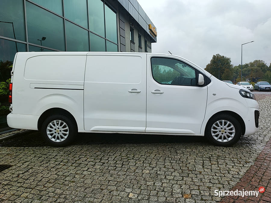 Samochód dostawczy Opel Vivaro ładowność 1351 hak sprzedam