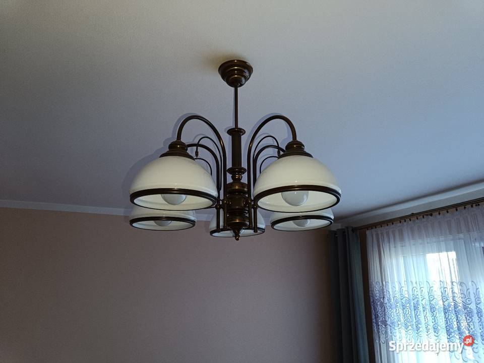 Żyrandol i lampka nocna