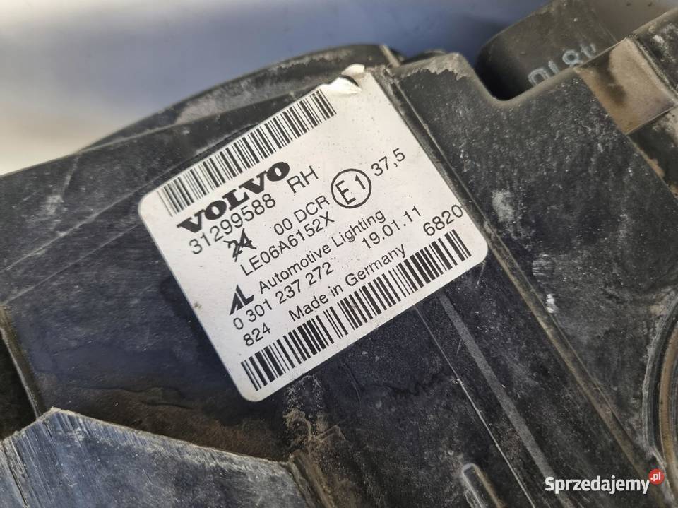 Volvo S40 II V50 LIFT PRZEDNIA LAMPA PRAWA prawy