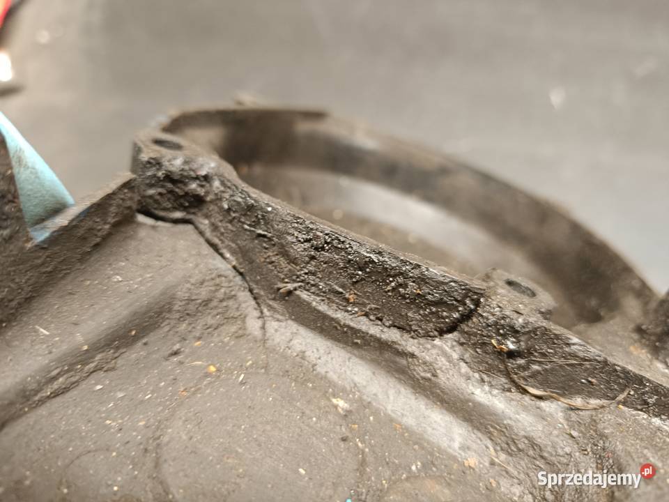 Pokrywa magneta dekiel kapa osłona lewa silnik Gołaczewy