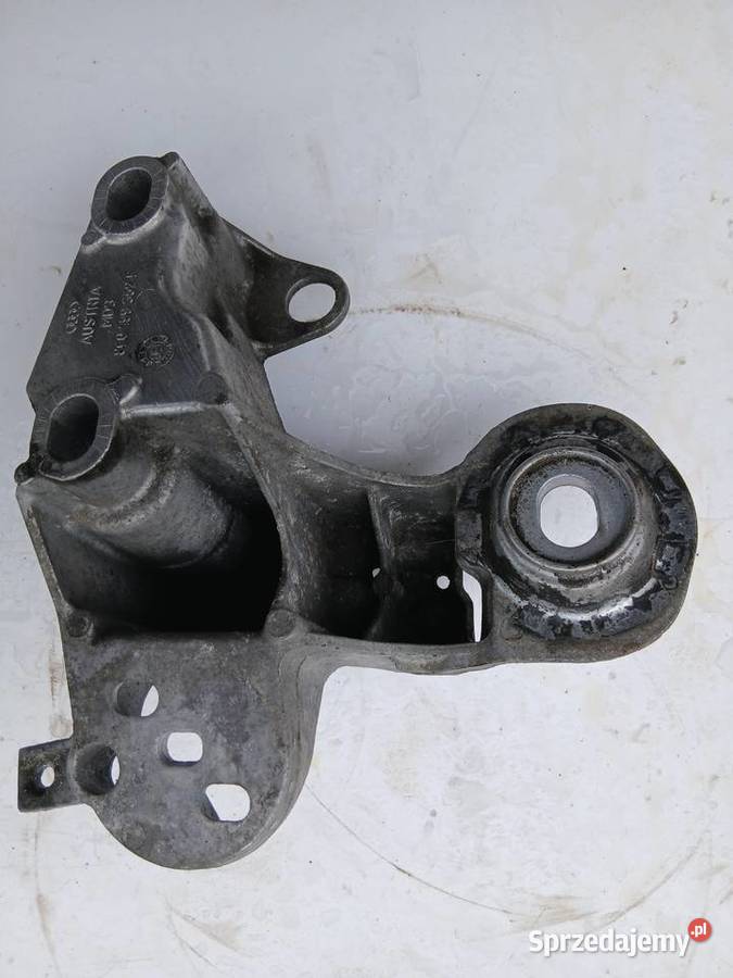 Łapa silnika prawa Audi A4 B6 B7 Passat B5