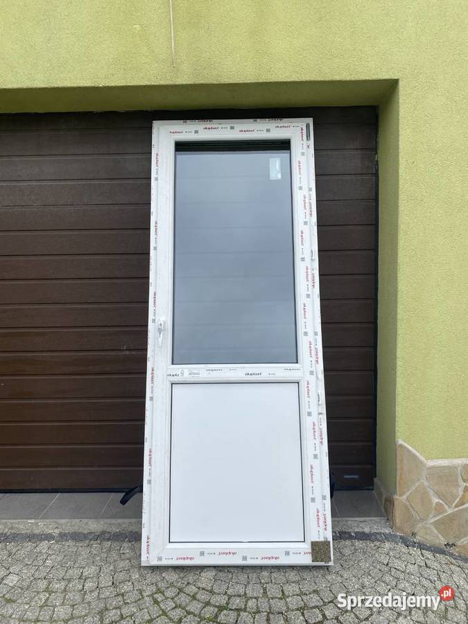 Nowy balkon nie uszkodzony prawy z niskim