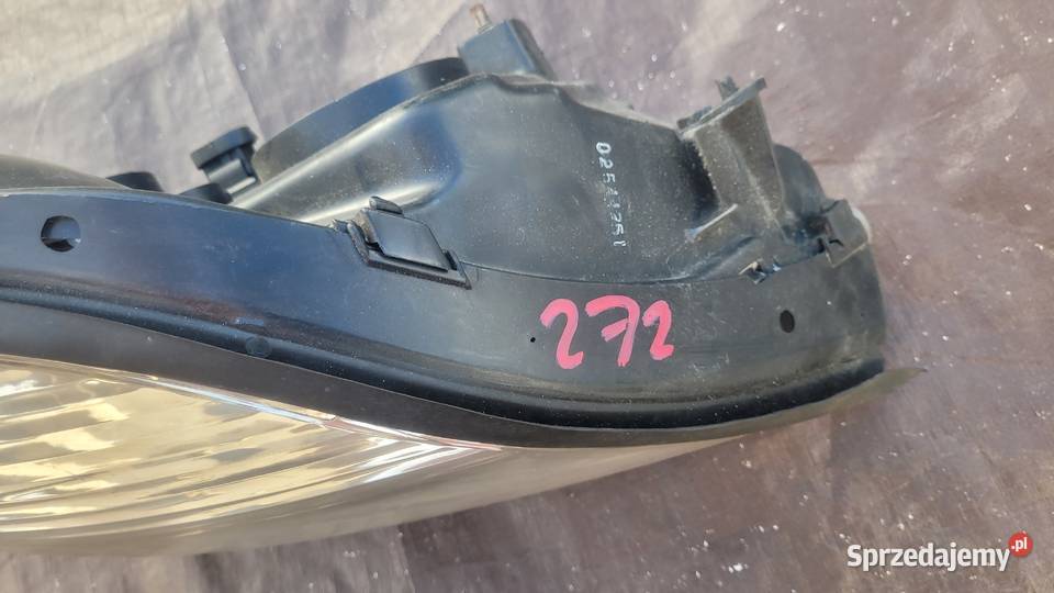 RENAULT SCENIC I LIFT PRAWY REFLEKTOR LAMPA Lampy przednie śląskie sprzedam
