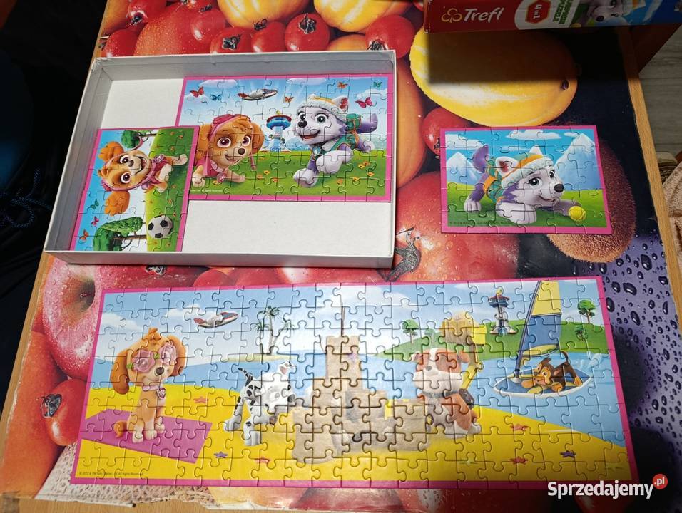 Puzzle przedstawia sceny z bajki Psi Patrol Poznań