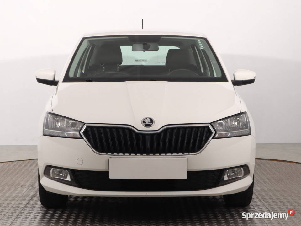 Skoda Fabia 10 TSI światła przeciwmgielne