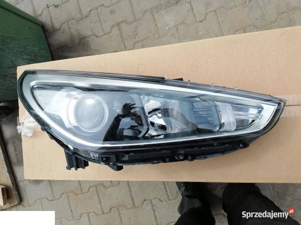 HYUNDAI I30 2016 REFLEKTOR PRAWY lampy przednie Kozubszczyzna sprzedam