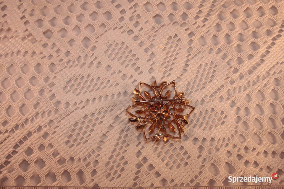 Stara broszka rozetka kwiatowa Ochojno