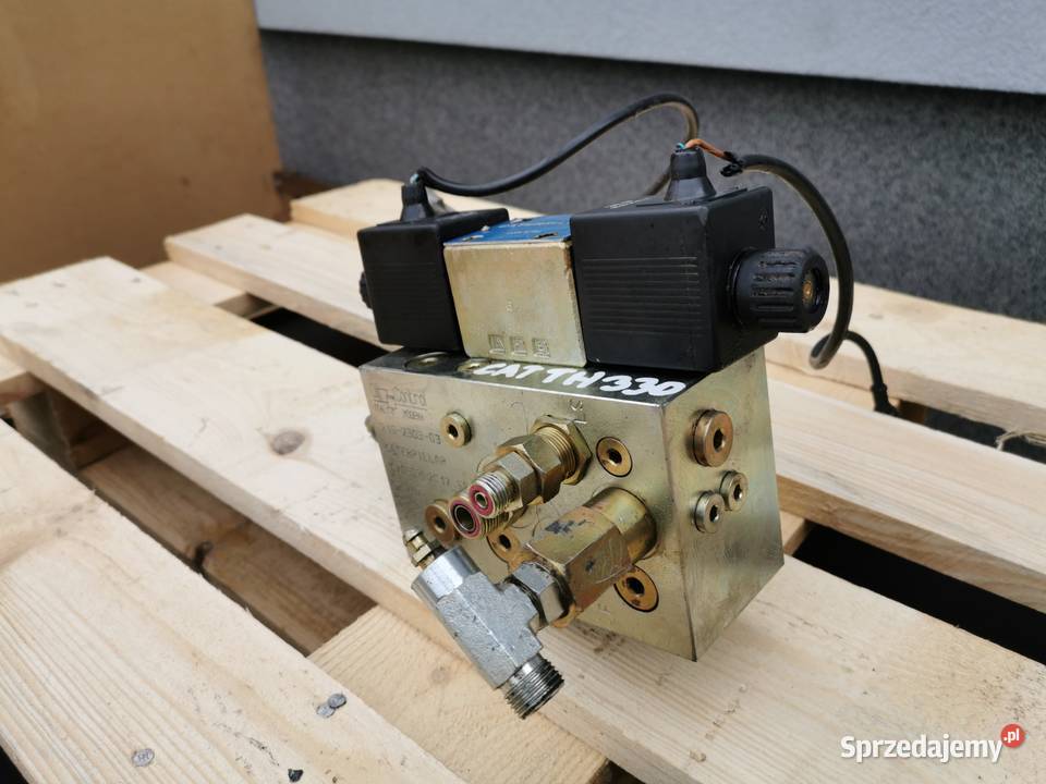 Blok zaworowy tylnego zaczepu Cat TH 330B Wilkowo sprzedam