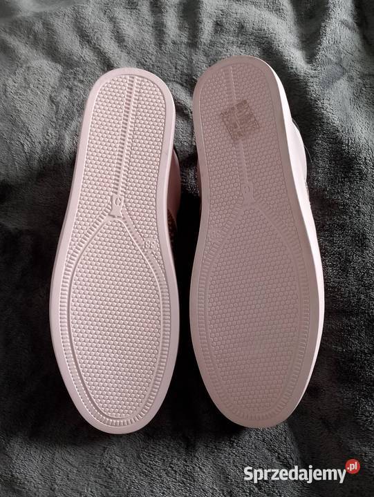 Buty sportowe Balada w rozmiarze 38 Tuchola