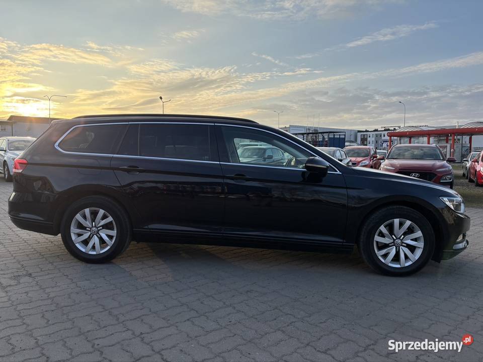 Volkswagen Passat B8 20 20 TDI 150 Manual 2015r klimatyzacja Passat Iława
