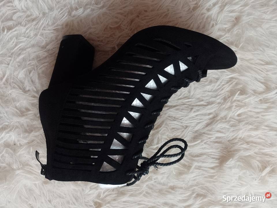 41 Sznurowane sandałki ażurowe z Londynu letnie 26.5cm