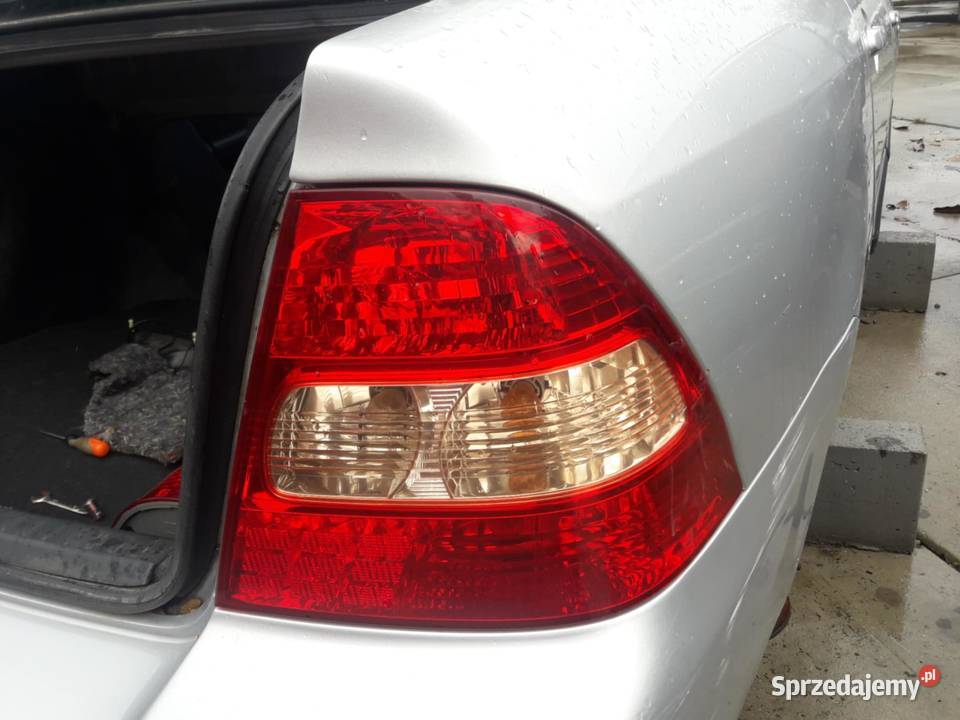 Lampa prawa lewa tył corolla E12 2004 sedan osobowe Lampy tylne Łódź