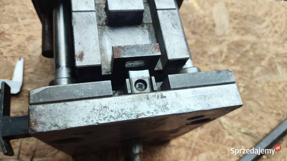 Przyrząd do wykrawania wkładki zamka Ostrów Wielkopolski