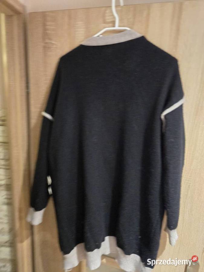 Nowy sweter wysadzany kamieniami