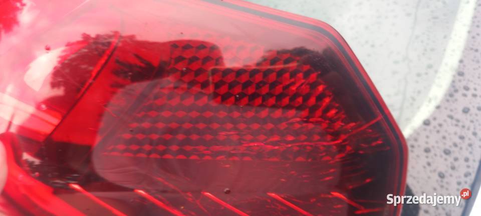 Sprzedam lampa tylna toyota avensis t29