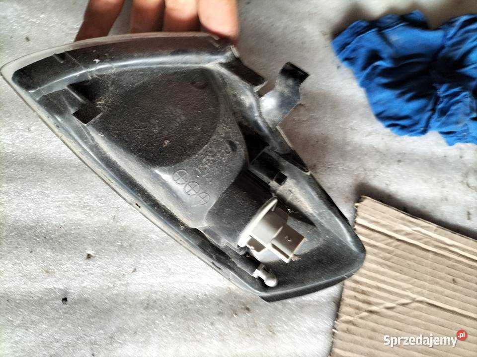 KIERUNKOWSKAZ PRAWY Mazda 626 Kamień-Kolonia