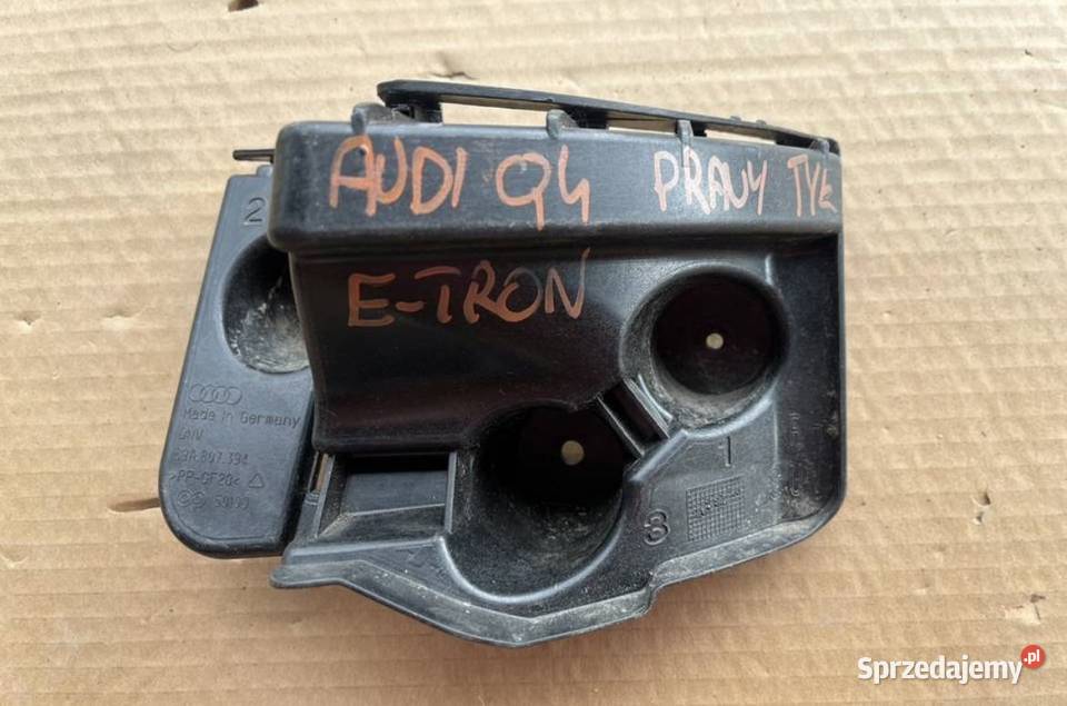 AUDI Q4 ETRON ŚLIZG MOCOWANIE ZDERZAKA PRAWY TYŁ osobowe