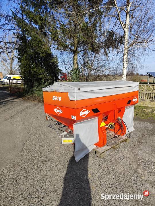 Rozsiewacz Kuhn MDS 1141 w stanie Żychlin